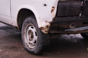поцарапали машину во дворе что делать