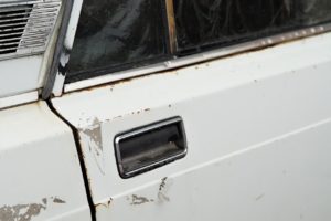 поцарапали машину во дворе что делать