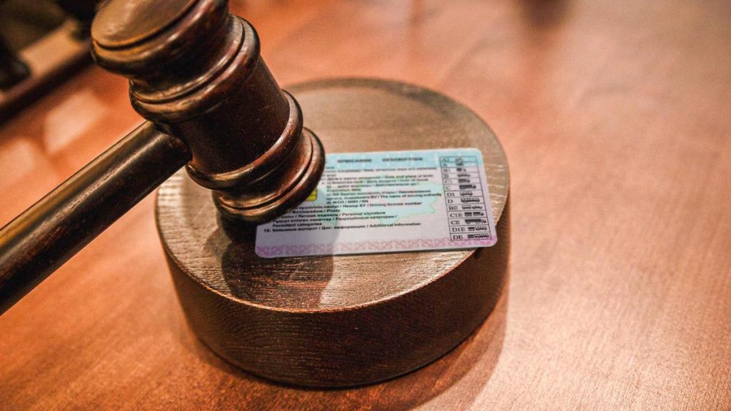 Как вернуть права через суд после лишения?